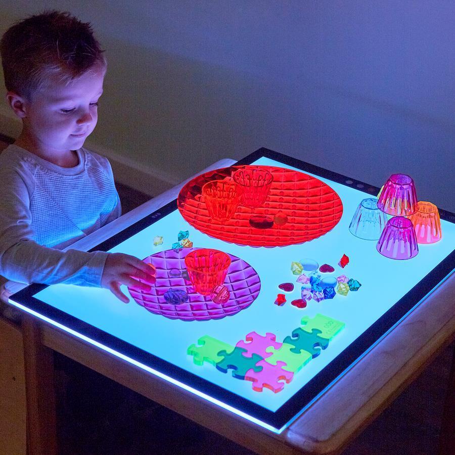 Table lumineuse A3, rechargeable à LED,3 couleurs,Intensité variable en  continu et 6 niveaux de luminosité,Panneau lumineux à dessin, dessin,  croquis : : Cuisine et Maison